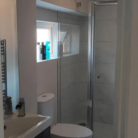 Eglinton Road - Super King - Ensuite