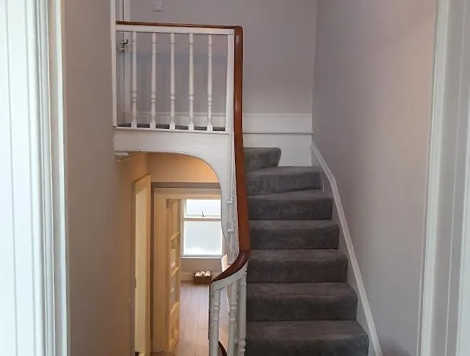 Eglinton Road - Super King - Ensuite * 布瑞